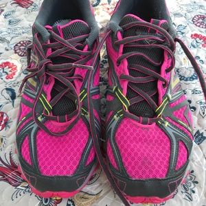 New Balance sneakers, size 8